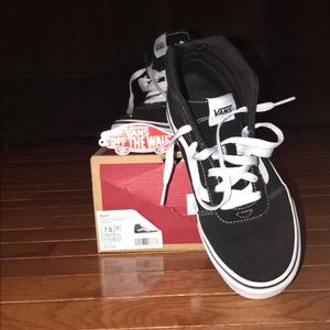 Suede canvas black and white vans